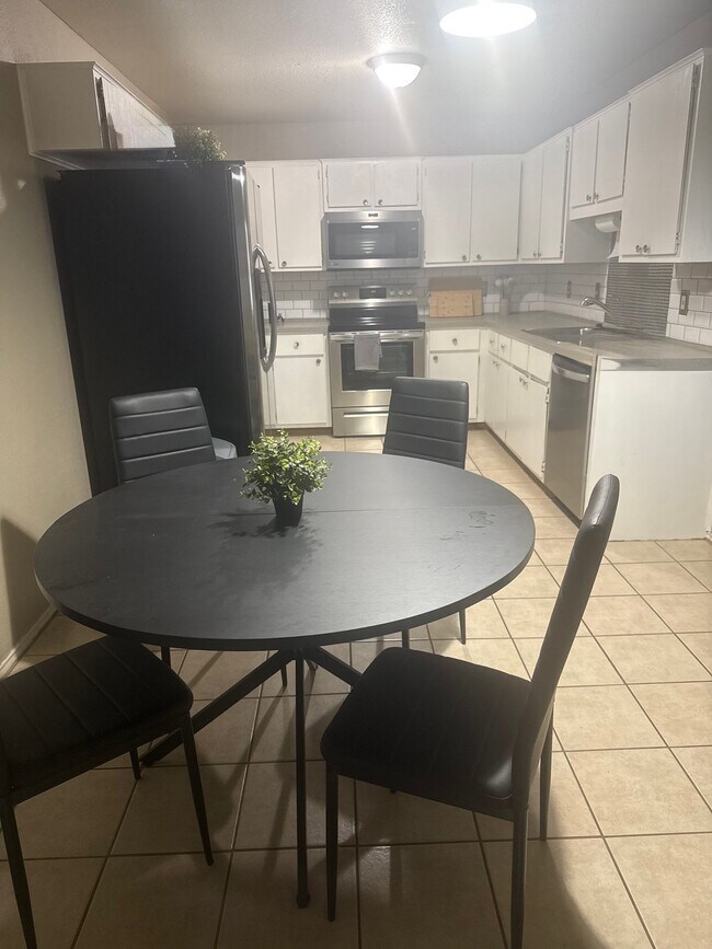 Photo - 2708 Edgefield St Unit B