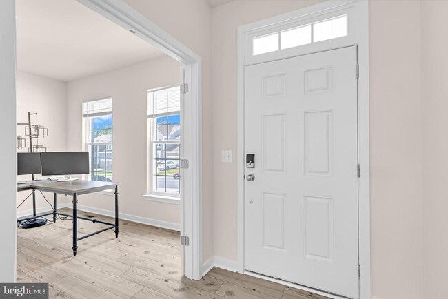 Photo - 2053 Whithorn Hl