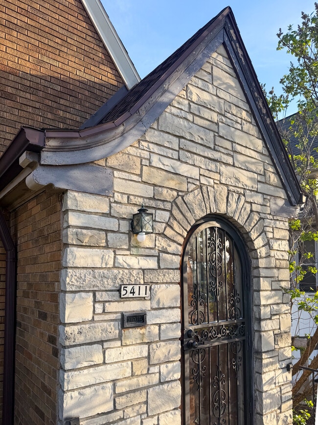 Front of house - 5411 W National Ave Unit Lower