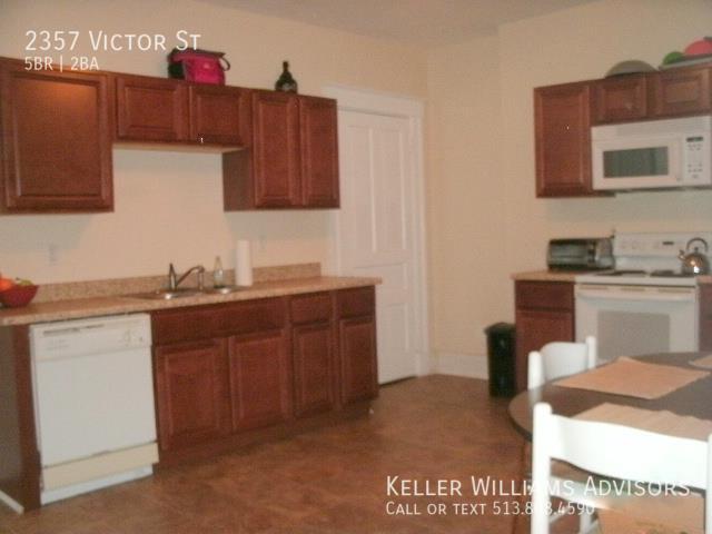 Photo - 2357 Victor St