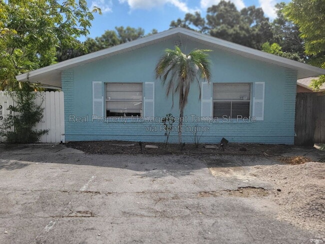 Building Photo - 917 Lake Palms Dr