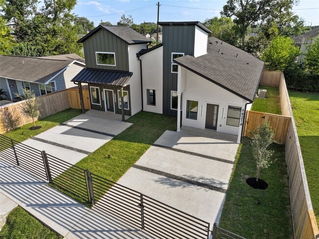 Building Photo - 4214 Clover St