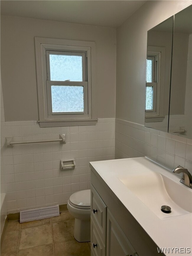 Photo - 210 Meadowlawn Rd