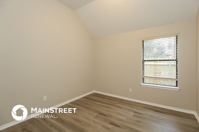 Photo - 1632 Hollowbrook