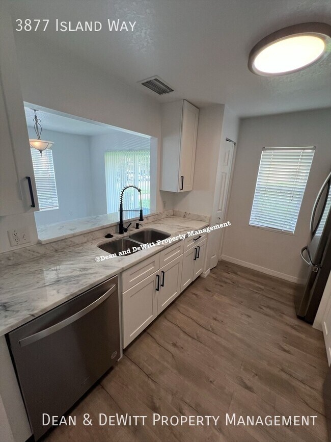 Photo - 3877 Island Way