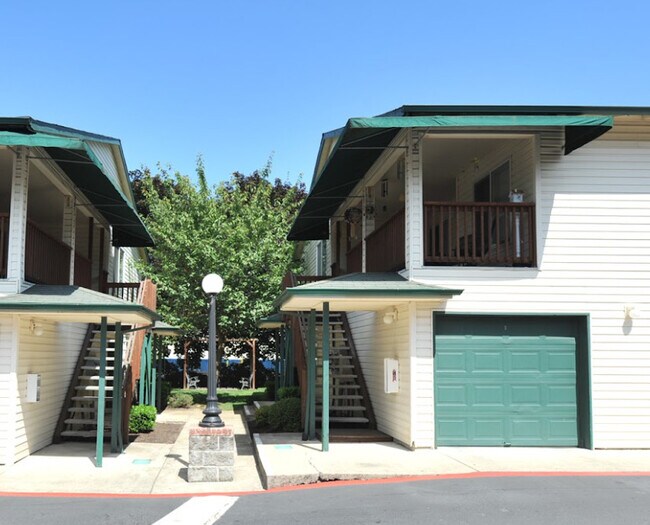 Photo - Emerald Pointe Apartments