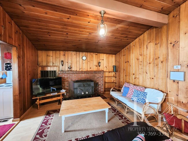 Photo - Seasonal Escape on Serene No-Bank Waterfro...