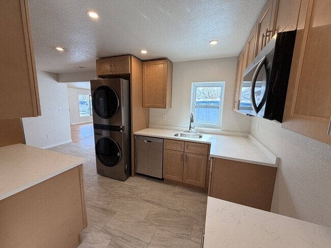 Photo - 105 S Kendall St