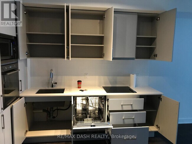 Photo - 576 Front St W Unit 1214E