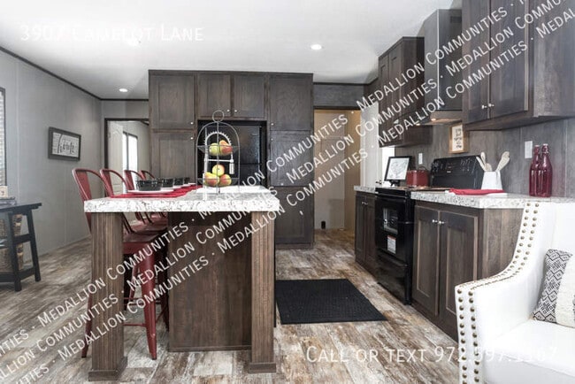 Photo - 3907 Camelot Ln