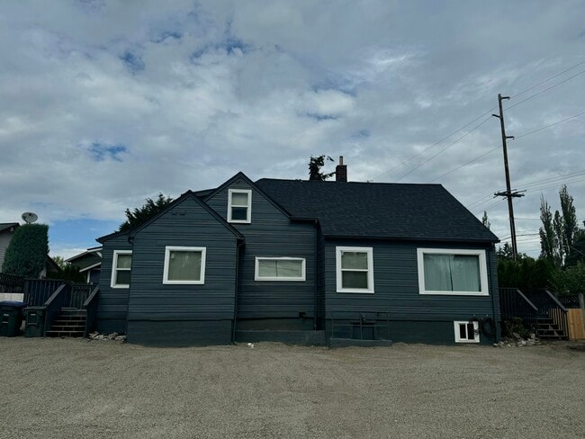 Building Photo - 2804 McLeod Rd