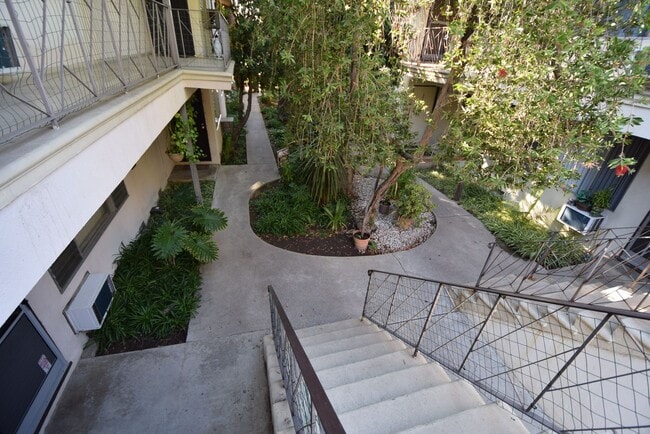 Photo - 5734 Hazeltine Ave Unit 01