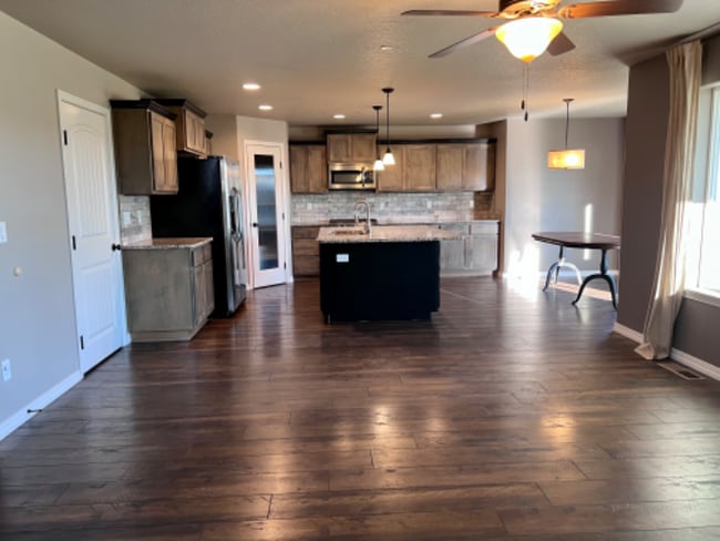 Photo - 4491 Corvina St