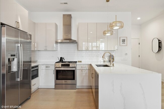 Building Photo - 2958 N Lincoln Ave Unit 3C Rental