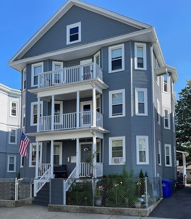 Building Photo - 19 Montfern Ave Unit 3