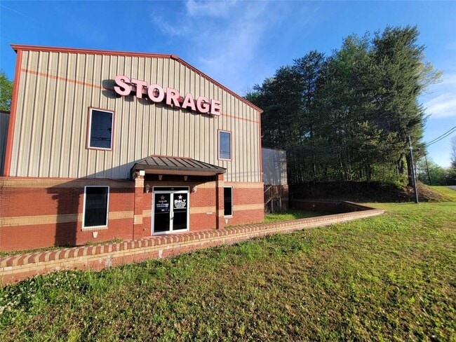 Building Photo - 167 Hefner St