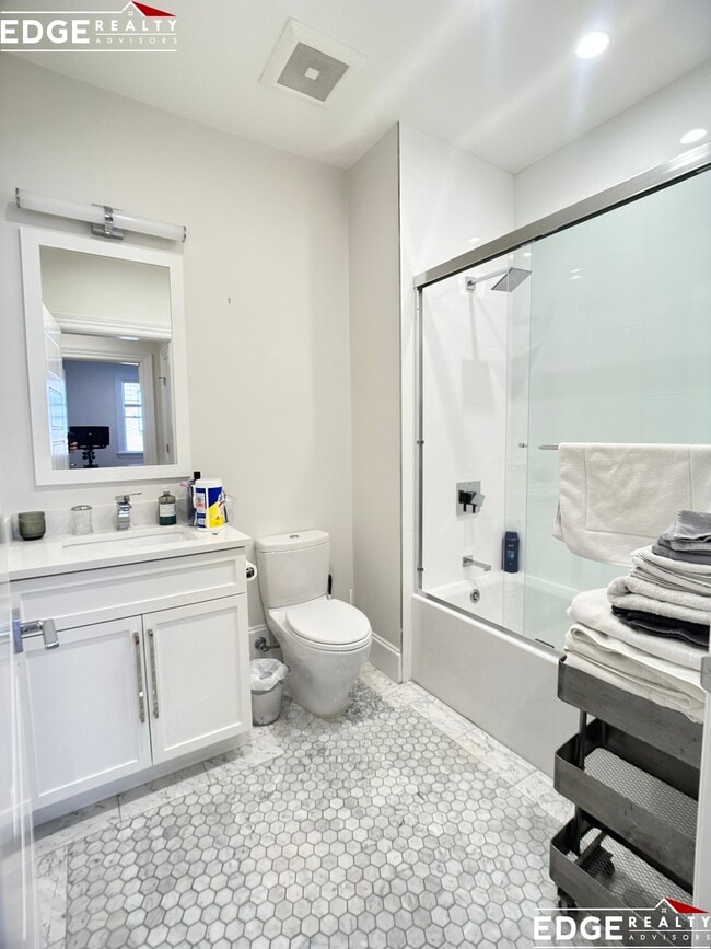 Photo - 146 W 8th St Unidad 12N