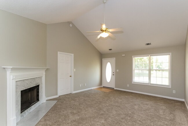 Photo - 1136 Larkspur Dr