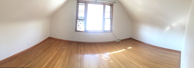 Building Photo - 35 Beechwood Pl Unit Upper