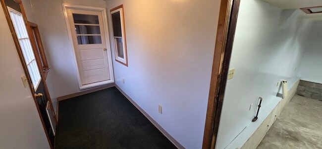 Mud Room North Driveway Entrance - 8295 Limeridge Rd