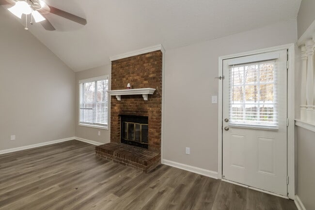 Photo - 5733 Crievewood Dr