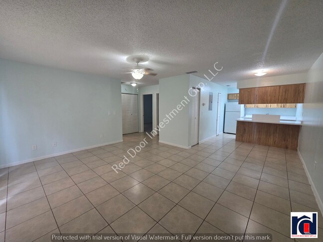 Building Photo - 2 Bedroom 2 Bath w/ Washer & Dryer~ Move i... Unit 2
