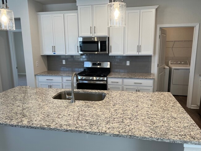 Kitchen with Appliances - 784 Manitou Cir