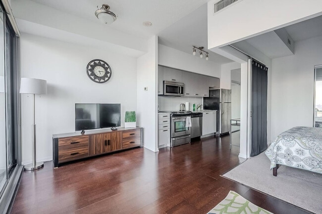 Photo - 76 Grenville St Unit ID1037025P