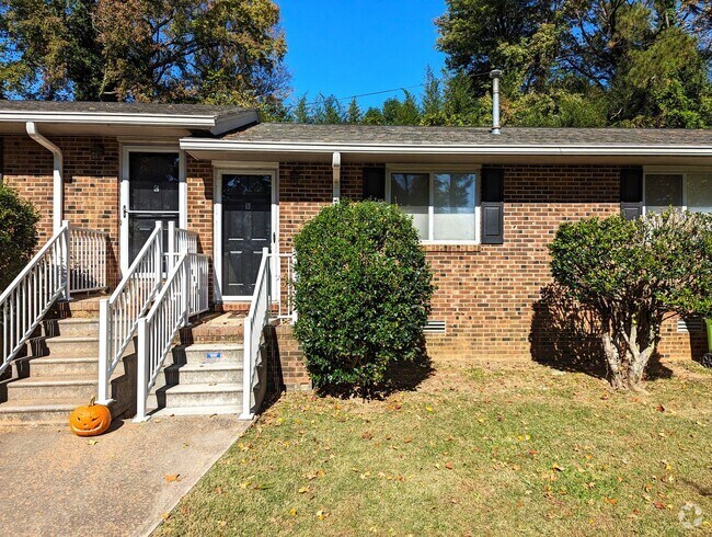 Building Photo - 3906 Lexington Dr Unit B Rental
