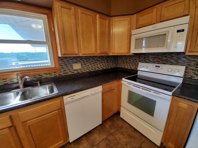 Kitchen - 1913 3rd Ave NE Unit A