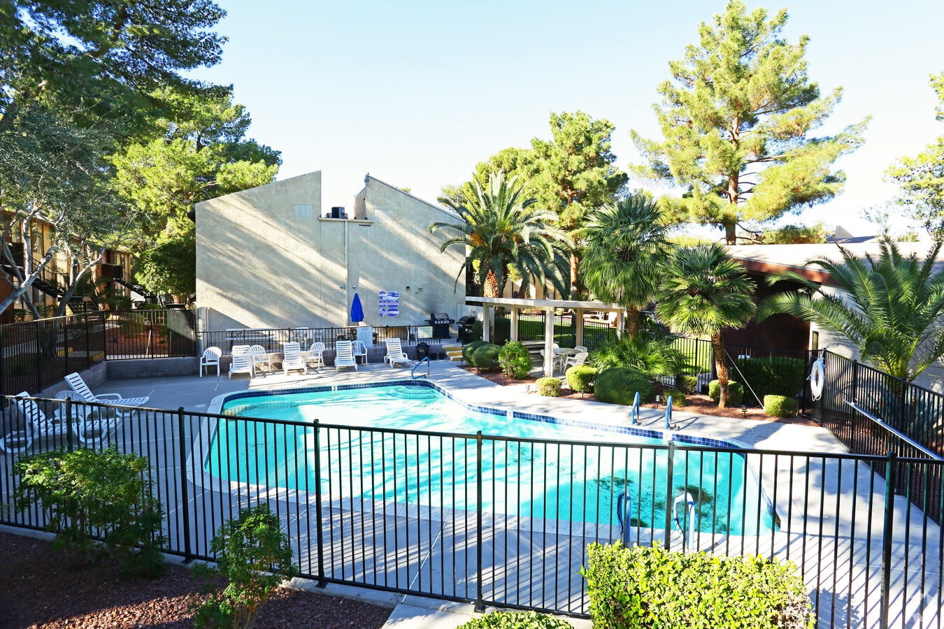 Pool - Snapp Apartments