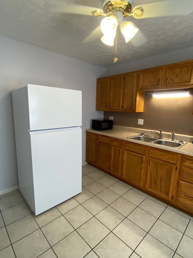 Photo - 122 Oakwood Rd
