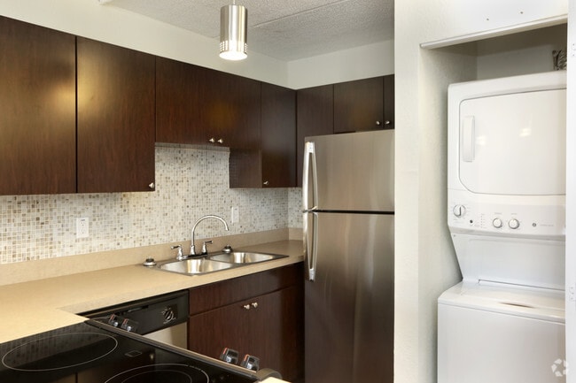 2BD/2BA - 1050 SqFt (Kitchen/Laundry)