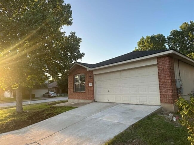 Building Photo - 18312 Crestwind Ln