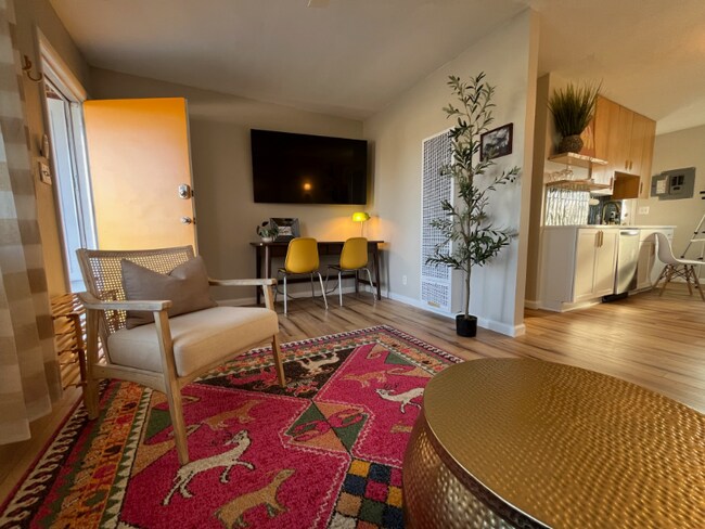 Photo - 1001 Castlerock Dr