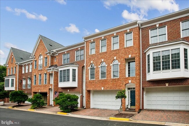 Building Photo - 1309 McLean Crest Ct
