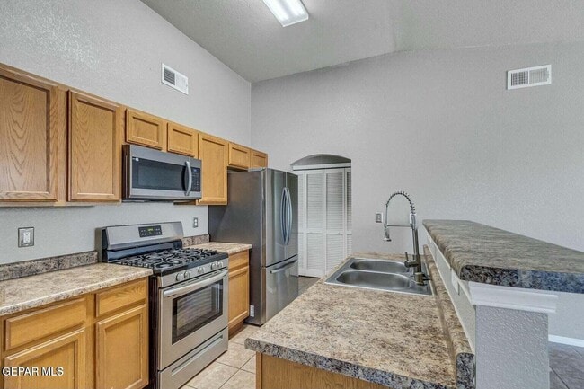 Photo - 6970 Red Oak Ct