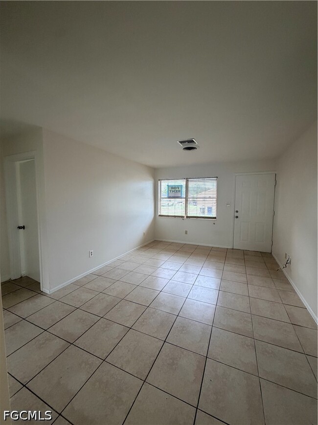 Photo - 1742 Maple Dr