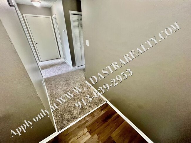 Photo - Updated 3 Bedroom 1 Bathroom Apartment in ...