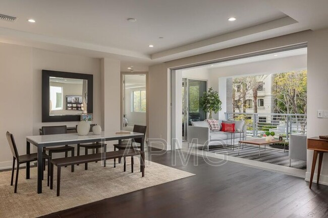 Photo - 450 N Palm Dr