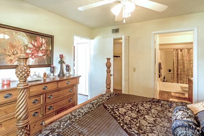 The Dolphin - Clipper Cove Apartments