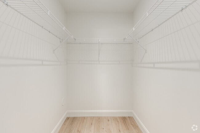 2BR, 2BA - 1,409SF - Closet