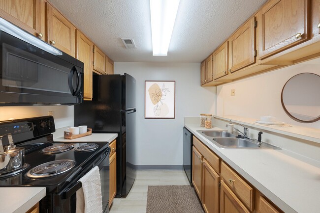 BenningtonPond_2026_Kitchen_VirtuallyStaged