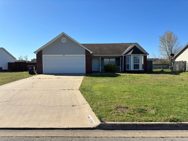 Building Photo - Beautifully Remodeled 3 Bed/2 Bath/2-Car G... Rental