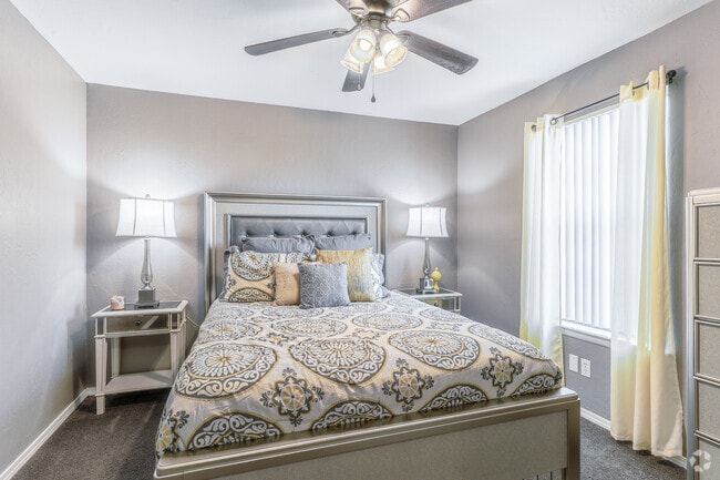 Oxford Oaks Apartments