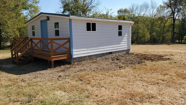 Building Photo - 390 Cottage Home Rd