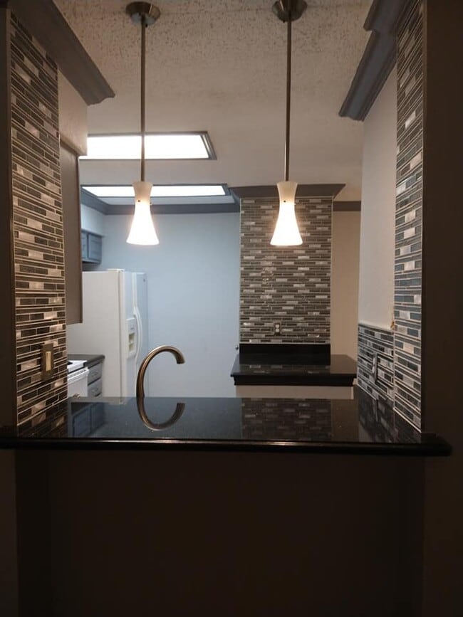 Building Photo - 1108 Harwell Dr Unit Cloisters Condominuns