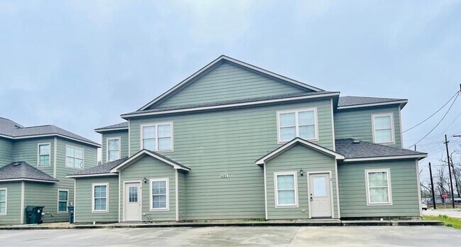 Photo - 421 Chavanne St