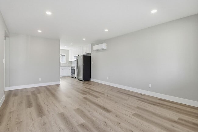Photo - 54TH STREET 2985-2987 FRONT UNITS Unidad 2987 #A