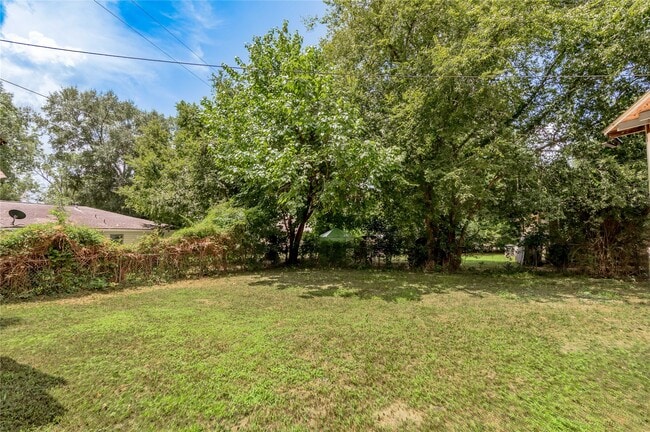 Photo - 1107 W Dogwood St